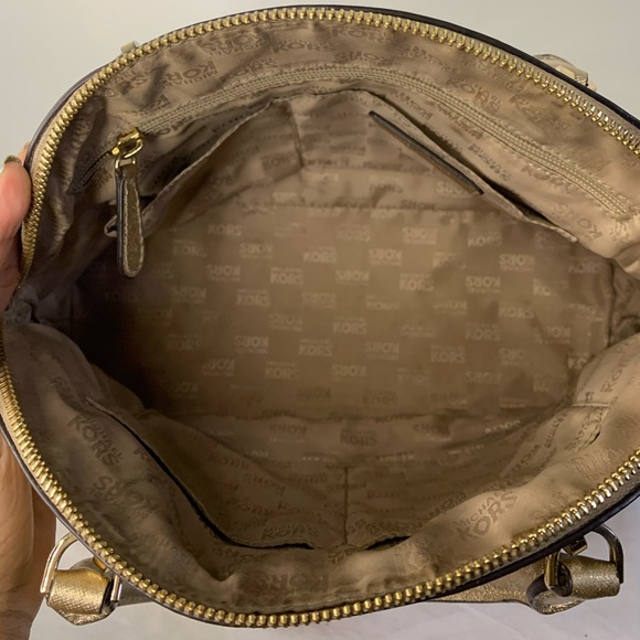 Micheal kors bag - Picture 6 of 8